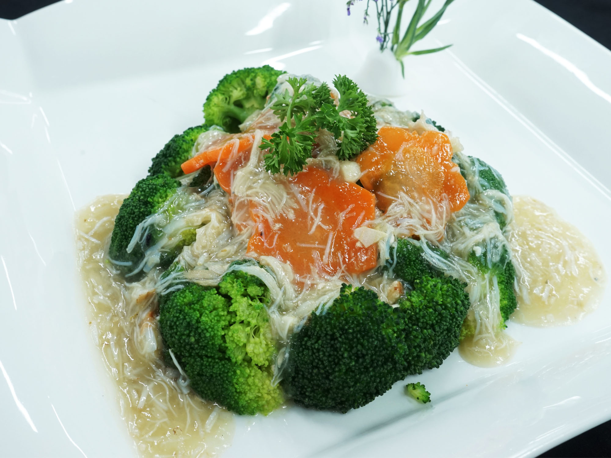 Bông cải xanh xào thịt cua