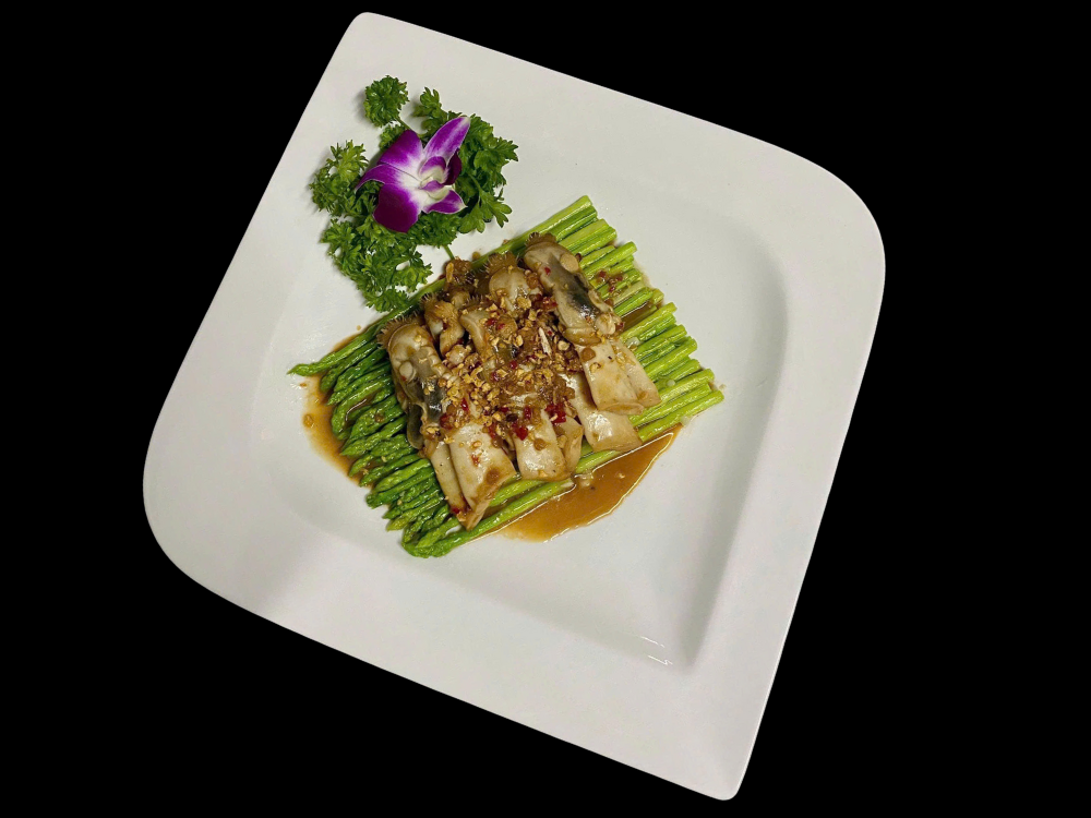 Ốc mã đao xào măng tây